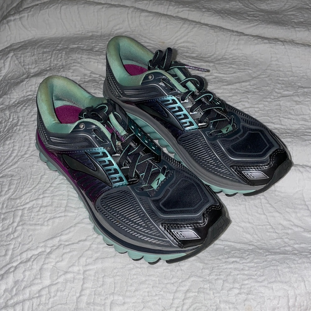 Brooks Tennis shoes size 7